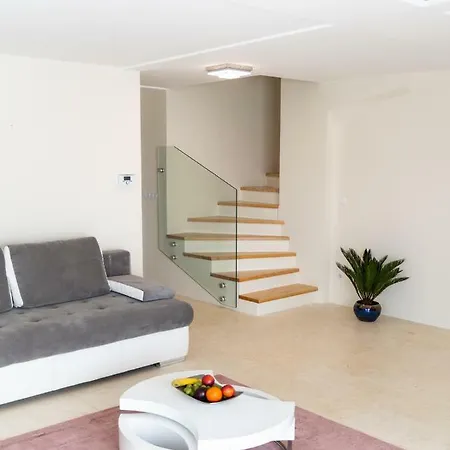 شقة Apartman De Luxe *